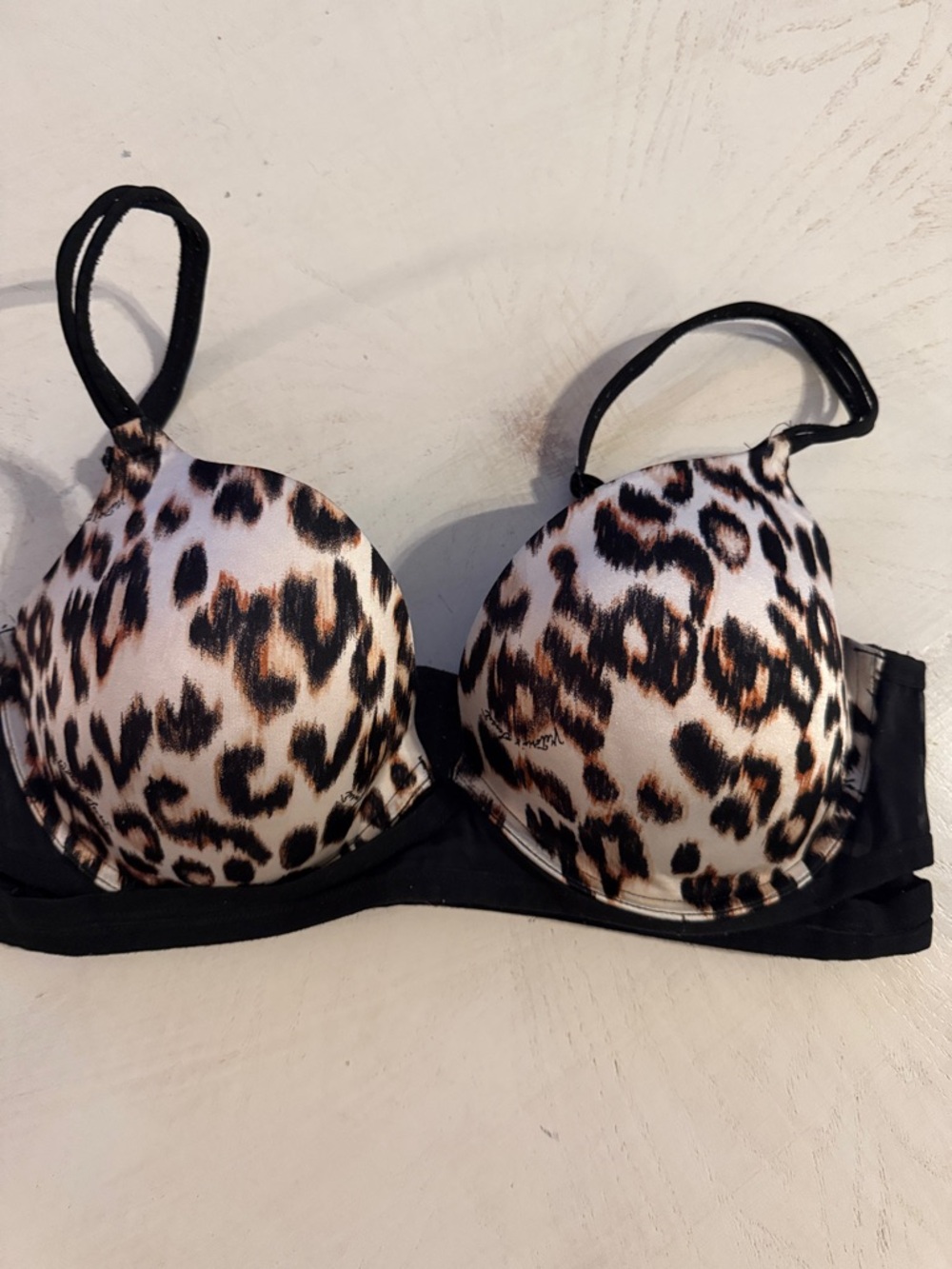 Victoria’s Secret Very Sexy Leopard Padded Print Push-Up Bra 36DD 3/$40